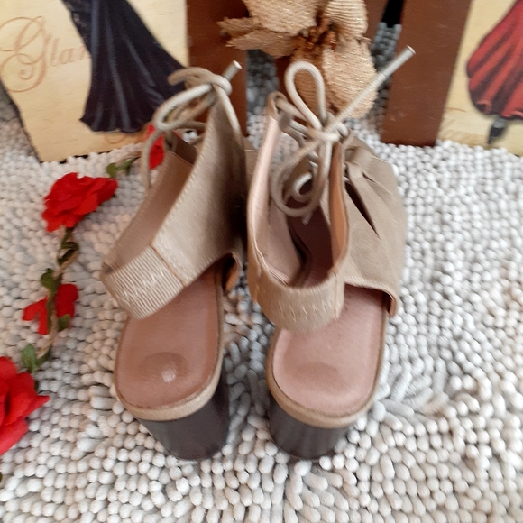 Restricted ankle open toe shoes size 7.5 - Picture 4 of 5